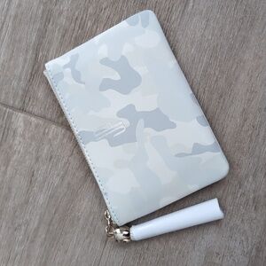 NWT Mark & Graham zip pouch
